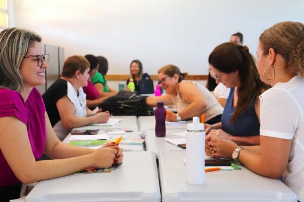Rede Municipal de Arapongas participa de semana pedagógica; aulas começam na próxima terça (06)
