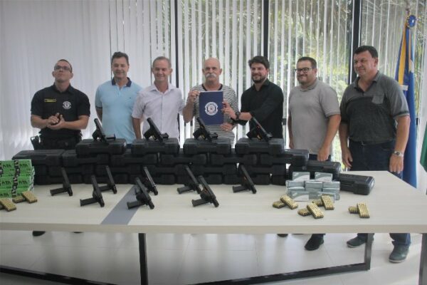 Guarda Municipal de Arapongas recebe 30 novas pistolas 9mm com apoio de deputado Sargento Fahur
