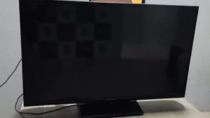 Ladra furta televisão de casa e é detida pela população em Arapongas