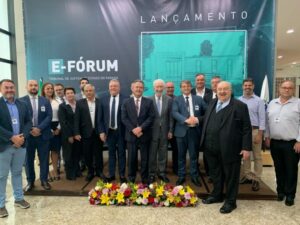 Prefeito Toledo participa do lançamento do projeto E-Fórum no TJPR