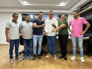 Prefeitura de Cambira assina contrato com construtora para recape asfáltico na cidade