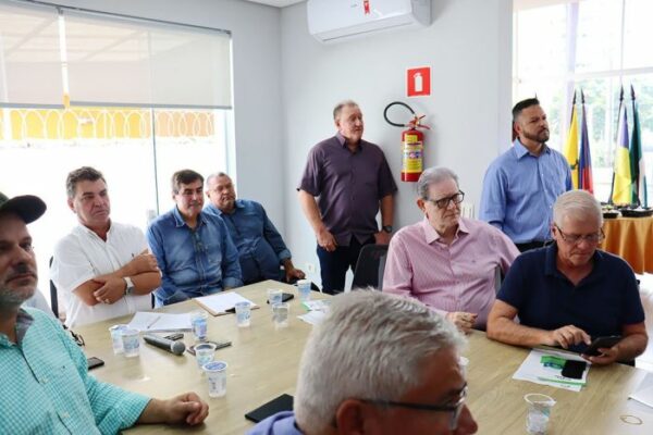 Amepar realiza 1ª reunião extraordinária e orienta prefeitos sobre período eleitoral