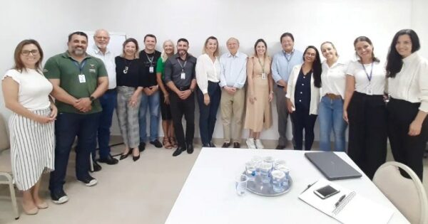 Prefeito de Rolândia e Secretária de Saúde se reúnem em Londrina com a SESA e o Hoftalon para dar andamento na instalação de uma unidade de atendimento oftalmológico em Rolândia