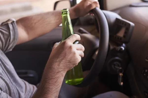 Motorista embriagado provoca acidente e ameaça policiais em Apucarana