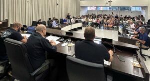 Câmara de Apucarana aprova projeto que iguala cargo de assistente ao de professor de educação infantil