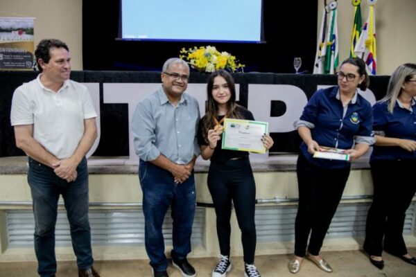 Estudantes apucaranenses conquistam 69 medalhas na Olimpíada Brasileira de Educação Financeira