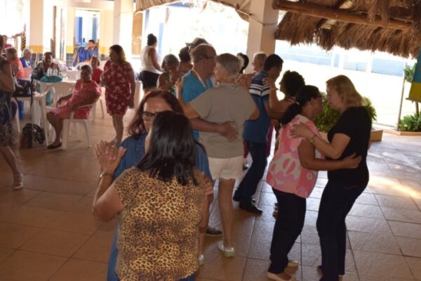 CCI Rolândia realiza Baile do Mês da Mulher