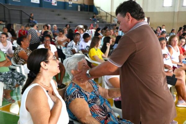 Prefeitura de Arapongas reúne mulheres em café especial no Ginásio Mateus Romera
