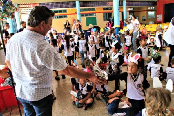 Prefeitura de Arapongas entrega 12.500 ovos de Páscoa para os alunos da Rede Municipal