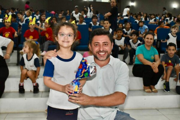 Prefeitura de Jandaia comemora Páscoa com alunos da rede municipal de ensino