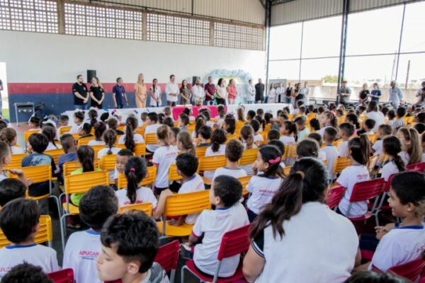Apucarana distribui 12,6 mil kits de higiene bucal para crianças dos CMEIs e Escolas