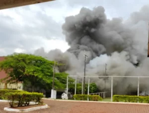 Incêndio em empresa de produtos químicos mobiliza bombeiros em Jandaia