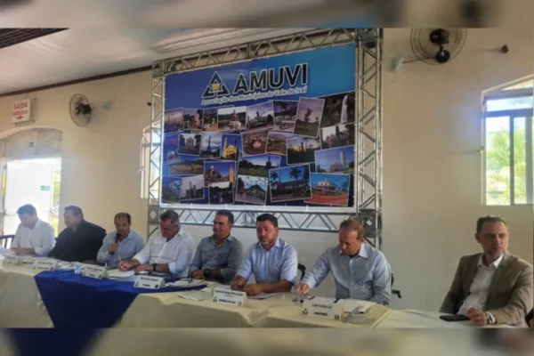 Eleições municipais dominam debate na 1ª reunião da Amuvi em 2024