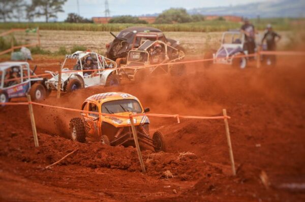 Eventos automobilísticos e esportivos agitam final de semana em Arapongas