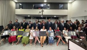 Entrega do Prêmio Mulher Destaque 2024 – Câmara Municipal de Apucarana