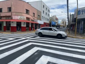 Apucarana implanta faixa de pedestre inovadora na Rua Ponta Grossa