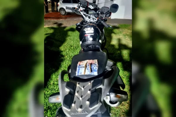 GM de Arapongas apreende ‘kit do tráfico’ na Praça Mauá; um foi preso