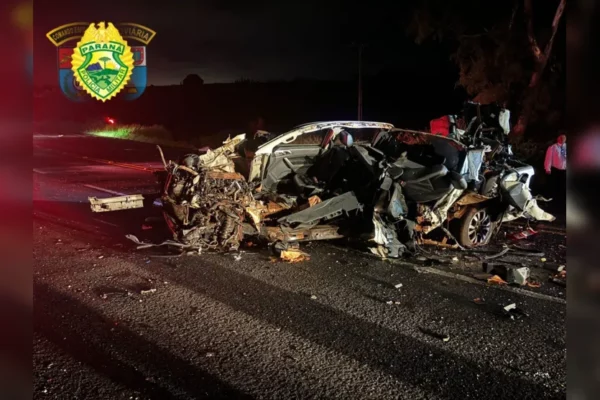 Colisão entre caminhonete e ônibus deixa um morto em Arapongas