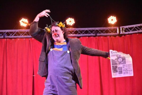 Parceria entre Governo Estadual e Prefeitura de Jandaia garante diversão teatral para alunos da rede pública de ensino