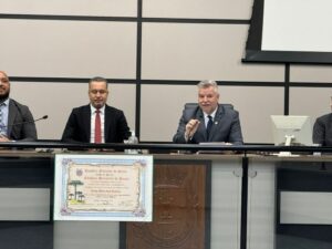 Em Maringá, Assembleia Legislativa do Paraná entrega título de Cidadão Benemérito ao Apóstolo Celso Santos