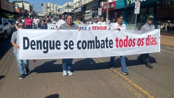 Departamentos de Saúde, Educação e Esportes de Jandaia realizam passeata de conscientização no combate a dengue
