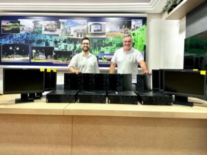 APAE e Prefeitura de Cambira recebe computadores da TI Paraná