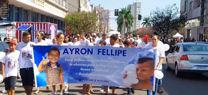 Familiares protestam por criança morta atropelada em Arapongas