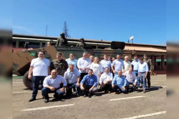 Prefeitos da Amuvi realizam reunião no 30º BIMec em Apucarana