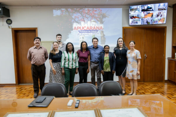 Saúde de Apucarana recebe residentes da Angola