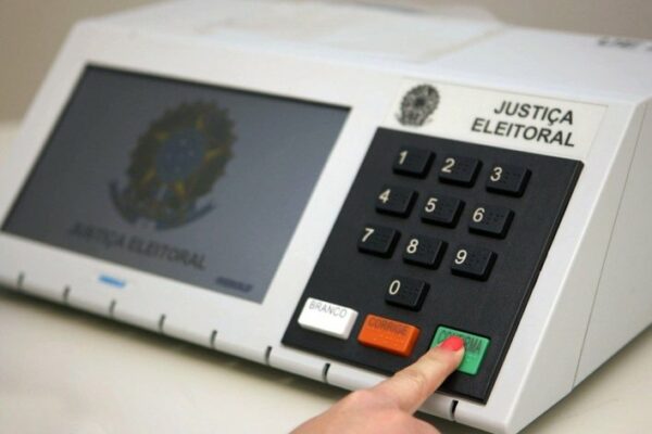 ELEIÇÕES 2024: desincompatibilização de pré-candidatos traz mudanças na equipe administrativa de Arapongas