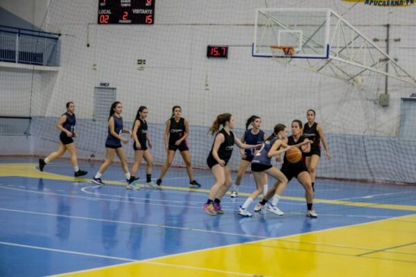 Basquete, handebol e vôlei movimentam os Jogos Escolares do Paraná em Apucarana