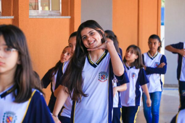 Prefeitura de Arapongas já investiu mais de R$ 21 milhões em kits de uniformes e materiais para alunos da Rede Municipal