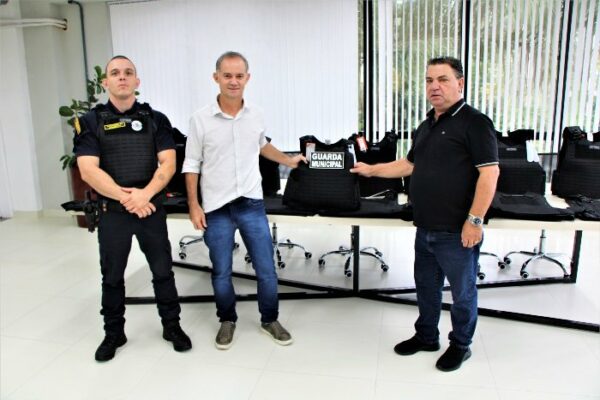 Guarda Municipal de Arapongas recebe novas capas de coletes táticos modulares