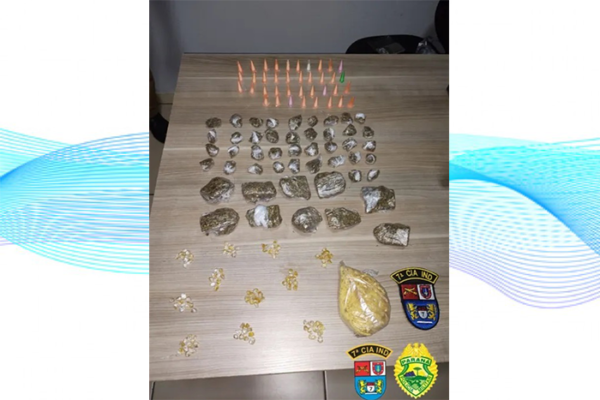 PM apreende drogas encontradas em telhado de casa em Arapongas