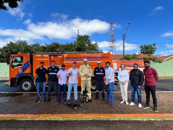 Defesa Civil de Bela Vista do Paraíso recebe caminhão e pick-up
