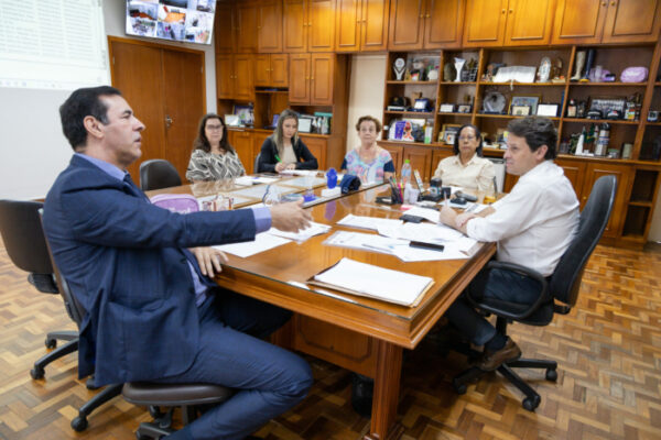 Reunião avalia demandas e conquistas dos servidores de Apucarana