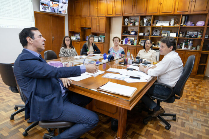 Reunião avalia demandas e conquistas dos servidores de Apucarana
