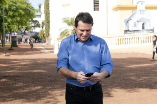 Parceria público-privada disponibiliza internet gratuita na Praça Rui Barbosa em Apucarana