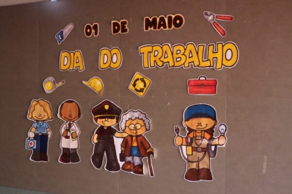 Escola Municipal Dra. Maria Hercília Stawinski de Arapongas promove atividades da Semana do Trabalhador