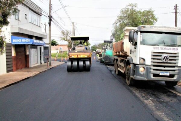 Prefeitura de Arapongas inicia pavimentação e recape previstos em novo pacote de obras