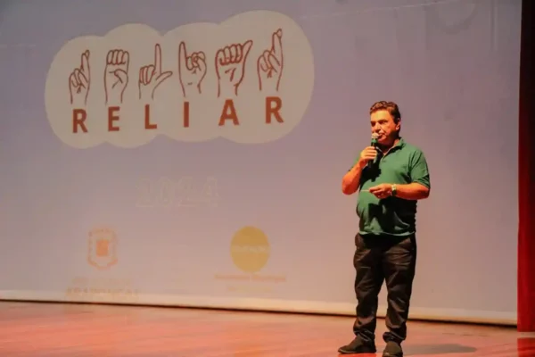 Arapongas sedia 1º Encontro Regional de Libras e fortalece ensino inclusivo