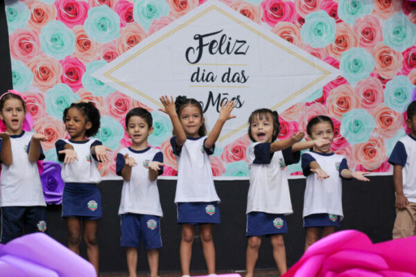 Rede Municipal de Educação de Cambira realiza lindas homenagens em alusão ao Dia das Mães