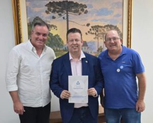 Prefeito Toledo de Cambira participa de importantes reuniões em Curitiba