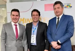 Prefeito de Apucarana Junior da Femac se reúne com ministro Jader Filho, para tratar do “Minha Casa, Minha Vida”