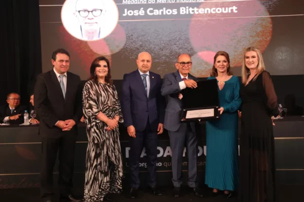Fiep homenageia empresários durante solenidade em Apucarana