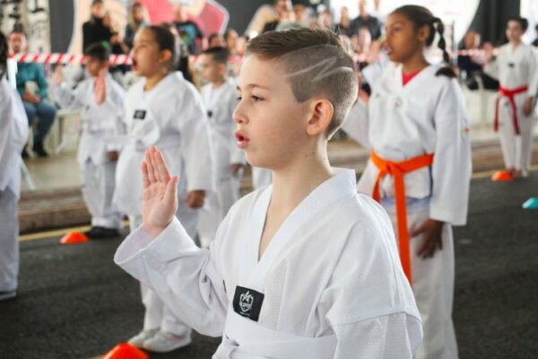 Projeto de Taekwondo realiza apresentação na Estação Cultural Milene