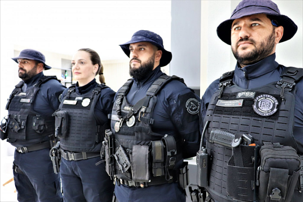 Prefeitura de Arapongas faz entrega de novos uniformes para a Guarda Municipal
