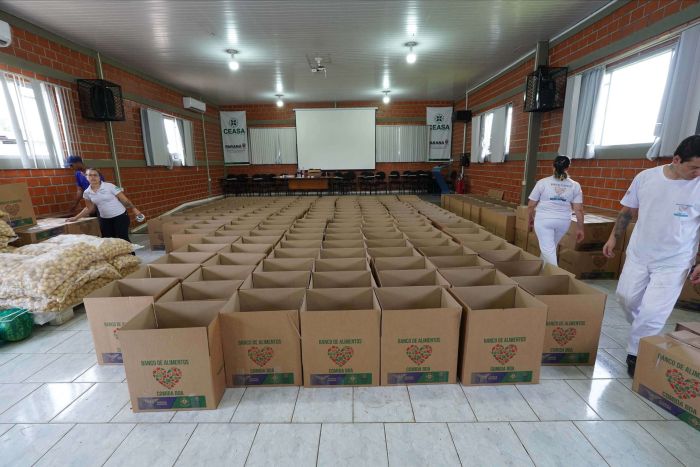 Paraná enviará alimentos, colchões e 144 mil copos de água da Sanepar ao Rio Grande do Sul
