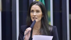 Deputada federal Amália Barros morre aos 39 anos