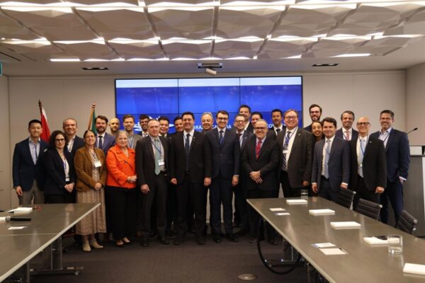 Governador apresenta projetos de infraestrutura para grupos de investidores do Canadá